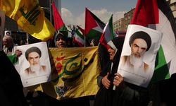 İran'da halk protesto için bir araya geldi