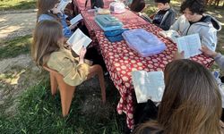 İznik'te göl kenarında kitap okudular