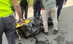 Motosikletler otoyolda çarpıştı: Sürücüler metrelerce sürüklendi