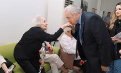 Başkan Şadi Özdemir’den huzurevindeki annelere sürpriz ziyaret