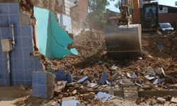 Bursa'nın o ilçesinde metruk binalar yıkılıyor