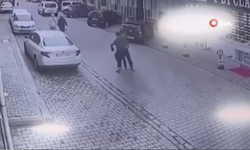 Market sahibi meyve çalan hırsızı yakalayarak tekme tokat dövdü