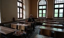 Bursa'da Hoca İlyas Ortaokulu Mezunları 40 yıl sonra okulda buluştular