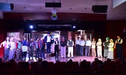 İnegöl Halil İnalcık Sosyal Bilimler Lisesi öğrencileri tiyatro oyunu ile büyüledi