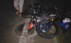 Önündeki otomobile çarpan Motosiklet sürücüsü yaralandı