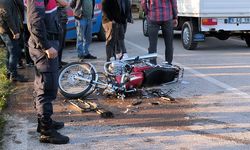 İnegöl'de Motosiklet ile Minibüs Çarpıştı: Motosiklet Sürücüsü Ağır Yaralandı