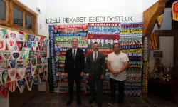 Kaymakam Eren Arslan ve Başkan Alper Taban Kurtuluşspor Sergisini Ziyaret Etti
