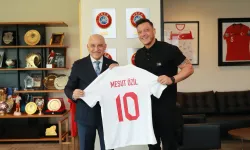Mesut Özil'den TFF Başkanı Mehmet Büyükekşi'ye ziyaret