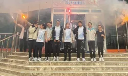 Özel İnegöl Okyanus Koleji Küçük Kızlar Voleybol Takımı Namağlup Şampiyon