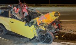 Otomobil Kamyona Ok Gibi Saplandı: 1 Kişi Hayatını Kaybetti