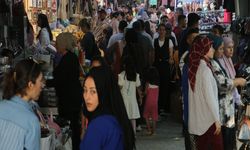 Depremde Yenilenen Uzun Çarşı'da Bayram Yoğunluğu