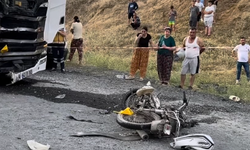 Çanakkale'de Kamyon ile Motosiklet Çarpıştı: 2 Ölü