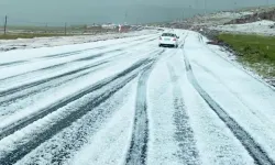 Ardahan’da sanki Kar yağdı, Dolu Yağışı Yolları Beyaza Bürüdü