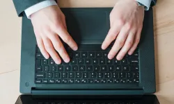 Klavye Tuşlarındaki Gizemi Biliyor musunuz? Klavyede F ve J Tuşları Neden Kabartmalıdır?