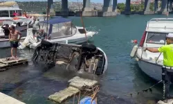 Otomobil Sahilden Denize Düştü, Vinç Yardımıyla Kurtarıldı