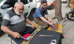 İnegöl'de Kurban Bayramı Öncesi Bıçak Bileme Yoğunluğu