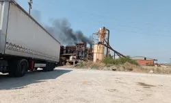 İnegöl'de Geri Dönüşüm Tesisinin Bacalarından Çıkan Siyah Dumanlar Tepkiye Neden Oldu