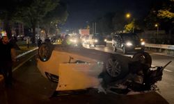 Bursa'da Makas Atan Otomobil Taksiyle Çarpıştı: 1'i Ağır 3 Yaralı1