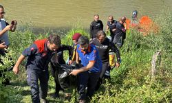 Arkadaşları ile girdiği Sakarya Nehri'nden cansız bedeni çıktı