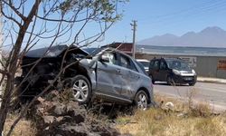 Aksaray’da cip ve otomobil kafa kafaya çarpıştı: 1’i ağır 4 yaralı