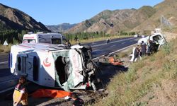 Erzurum'da ambulans ile hafif ticari araç çarpıştı: 4 ölü, 1 yaralı