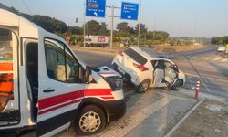 Çanakkale'de Ambulans ile Otomobil Çarpıştı: 3 Yaralı