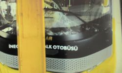 İnegöl'de Park Halindeki Otobüs Pazaryerinde Kontrolden Çıktı: İki Yaralı
