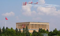 Türk Yıldızları'ndan 30 Ağustos'a özel Anıtkabir saygı uçuşu