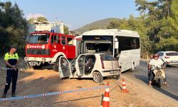 Bodrum’da otomobil ile minibüs kafa kafaya çarpıştı: 1 ölü, 1 yaralı