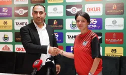 İNG Akhisarspor Kadın Futbol Takımının Yeni Hocası Zeynep Özaydın Oldu