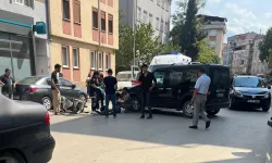 İnegöl’de Motosiklet ve Ticari Araç Çarpıştı: Bir Kişi Yaralandı