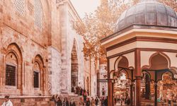 Bursa Ulucami’nin şadırvanları 1399 yılından beri ilk günkü ihtişamıyla karşılıyor misafirlerini