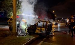 Bursa'da yol ayrımında dehşet! Sürücü camdan fırladı, araç alev topuna döndü