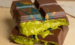 Viral Olan Dubai Çikolatası: Kunafa and Pistachio Cream Chocolate Bar Nedir?