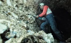 Odunpazarı'nda Sanatçılar Yerin 65 Metre altına inerek eserleri için ham maddeyi kendileri topladı!