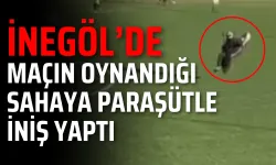 İnegöl’de maçın oynandığı sahaya paraşütle iniş yaptı