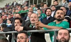 Mustafa Varank, Bursaspor maçını taraftarla izledi