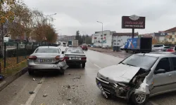 İnegöl'de zincirleme kazada 1’i bebek 3 kişi yaralandı