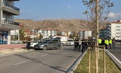 Bisikleti kaldırıp kaldırıma koydun kavgasında 1'i polis 3 yaralı