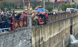 Öğrenci servisi ile çarpışan cip dereye uçtu: Çok Sayıda Yaralı Var!