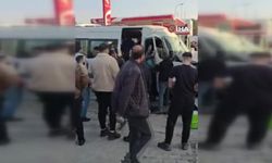 Şanlıurfa'da işçi servisi ile tır çarpıştı: 12 yaralı