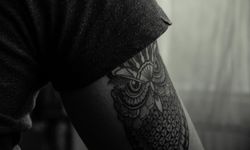 Dövmesi bulunan kişinin namazı kabul olur mu? Dövmesi olan kişinin boy abdesti olur mu?