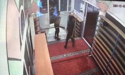 Camiye İmam ve Cemaati Sokmayan Bıçaklı Şahıs Kaçıp Polise Sığındı