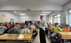 Derslere Takla Atarak Giriş Yapan Şampiyon Öğretmen Gülsena Karakuyulu!