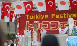 Japonya'da Düzenlenen  Türkiye Festivali'nde Japonlar Halay Çekip Mehterle Coştu