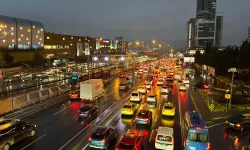 İstanbul'da Haftanın Son Günü Trafik Felç Oldu: Yoğunluk Yüzde 90'a Ulaştı!