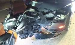 Bursa-Çanakkale Yolunda Otomobil Motosiklete Çarptı: 2 Yaralı