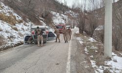 Buzlanan Yolda Otomobil Takla Attı