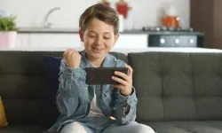 Yaşa Göre Telefona Bakma Süresi Ne Kadar Olmalı? Hangi Yaşta Ne Kadar Ekrana Bakmak Zararlı Sayılır?