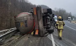 İnegöl'de Asit Yüklü Tanker Devrildi, Asit Dereye Karıştı!